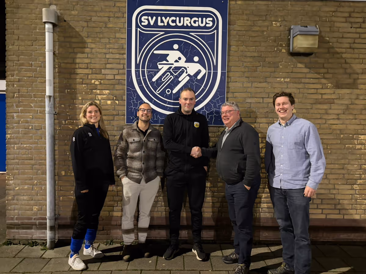 Rodney van der Hoek verlengt contract